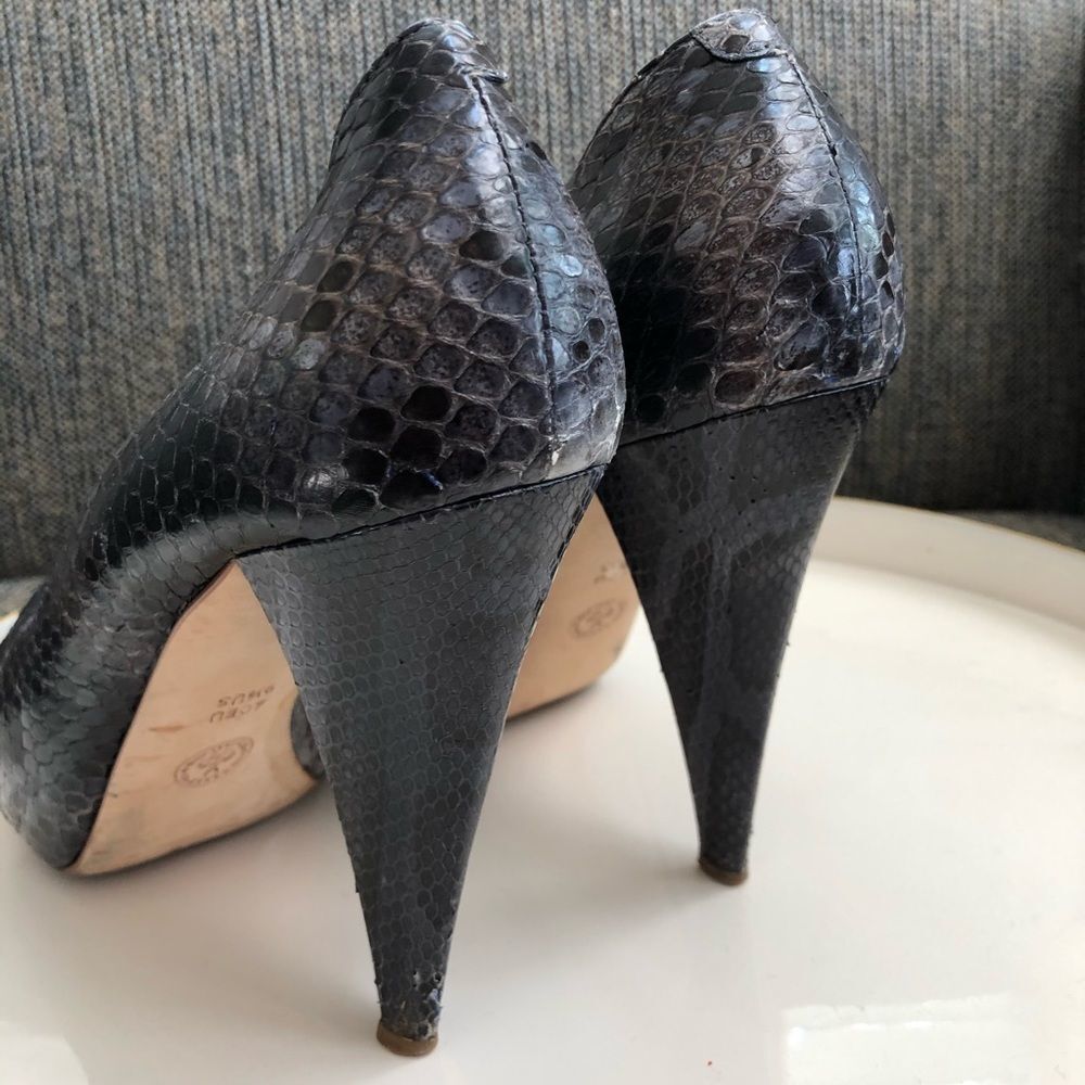 Bally Snakeskin Peep Toe Heels Grey Blue 9.5 40 - Picture 4 of 8